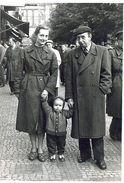 Na Václavském náměstí se Zdeničkou a „Petýtkem“, 1959